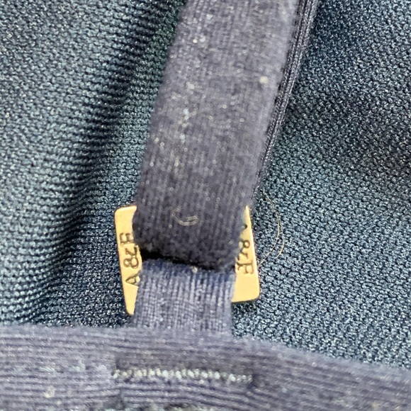 Abercrombie & Fitch laser cut ruffle bikin… - Picture 4 of 9